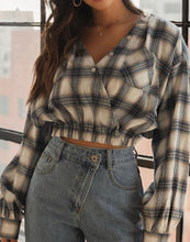 Load image into Gallery viewer, Crop top flannel